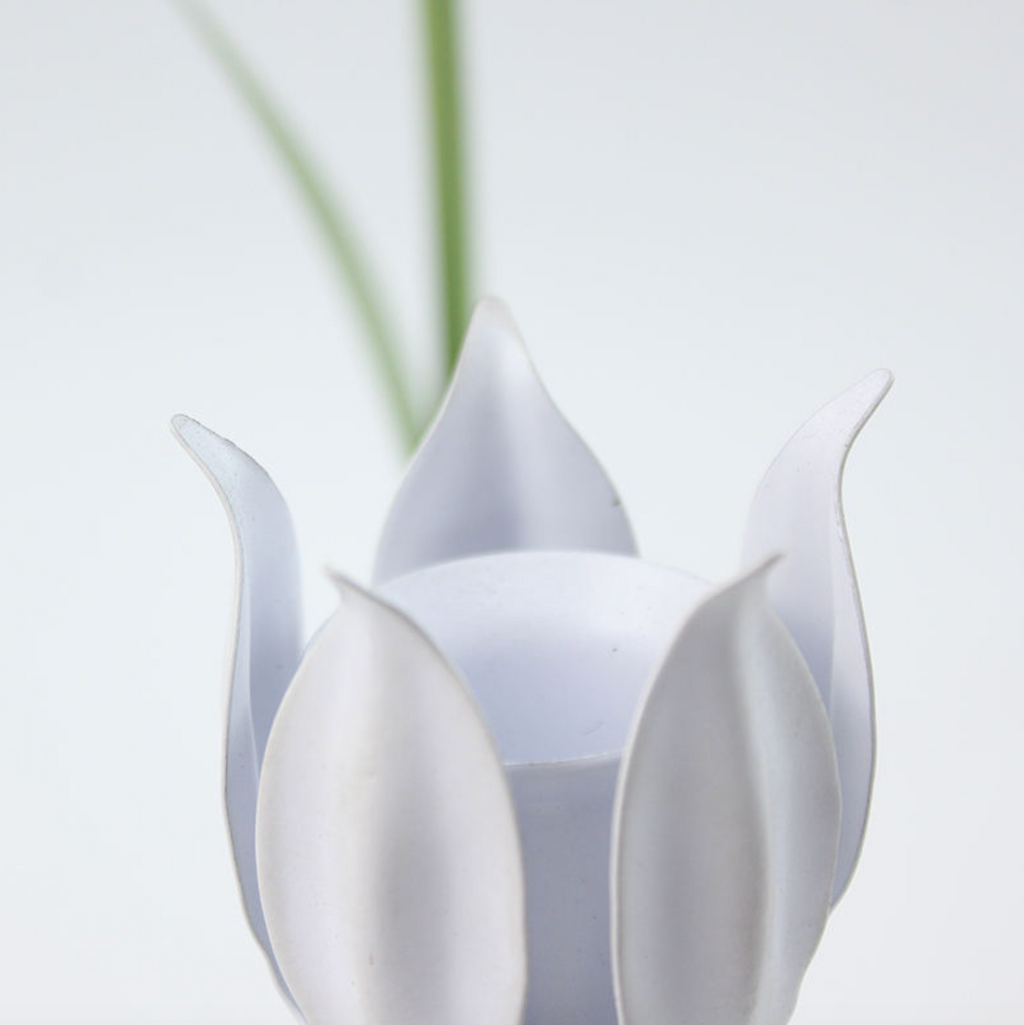 Elegant Flower-Shaped Iron Candlestick Holder